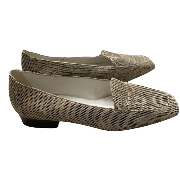 Stuart Weitzman Loafer Flat Gold Accent Snakeskin square toe leather soles - Picture 15 of 17